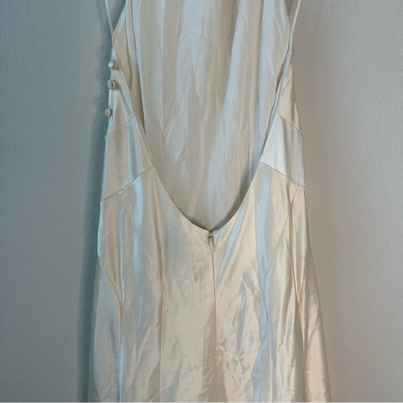 REFORMATION Roy Satin Dress Gown in Fior Di Latte
SZ US 4 - Picture 8 of 9